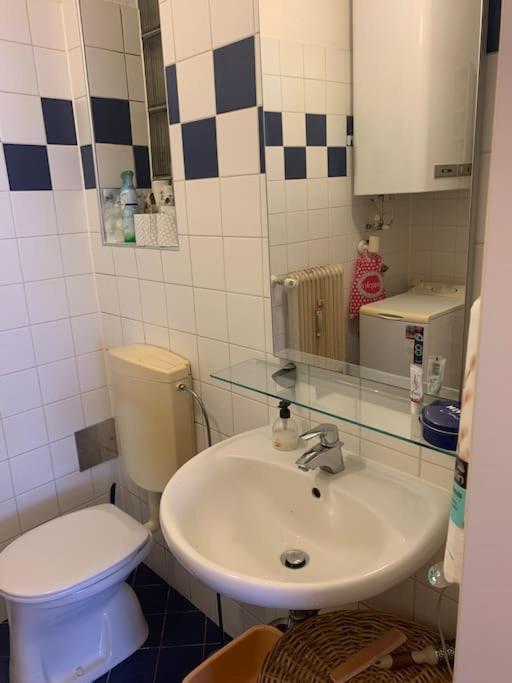 Kleine Wohnung Im Zentrum Graz Esterno foto